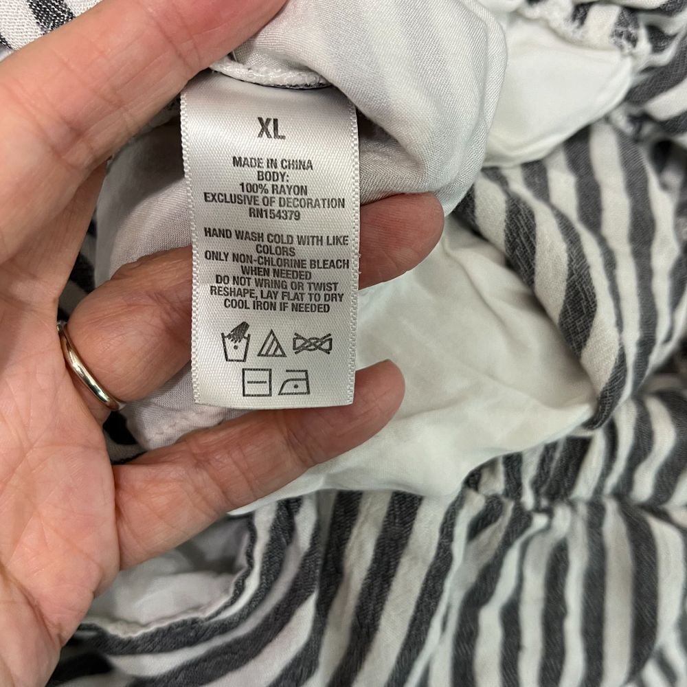 Aeropostal Women's Gray White Striped Wide-Leg Crop Pants Sz XL - Picture 8 of 8